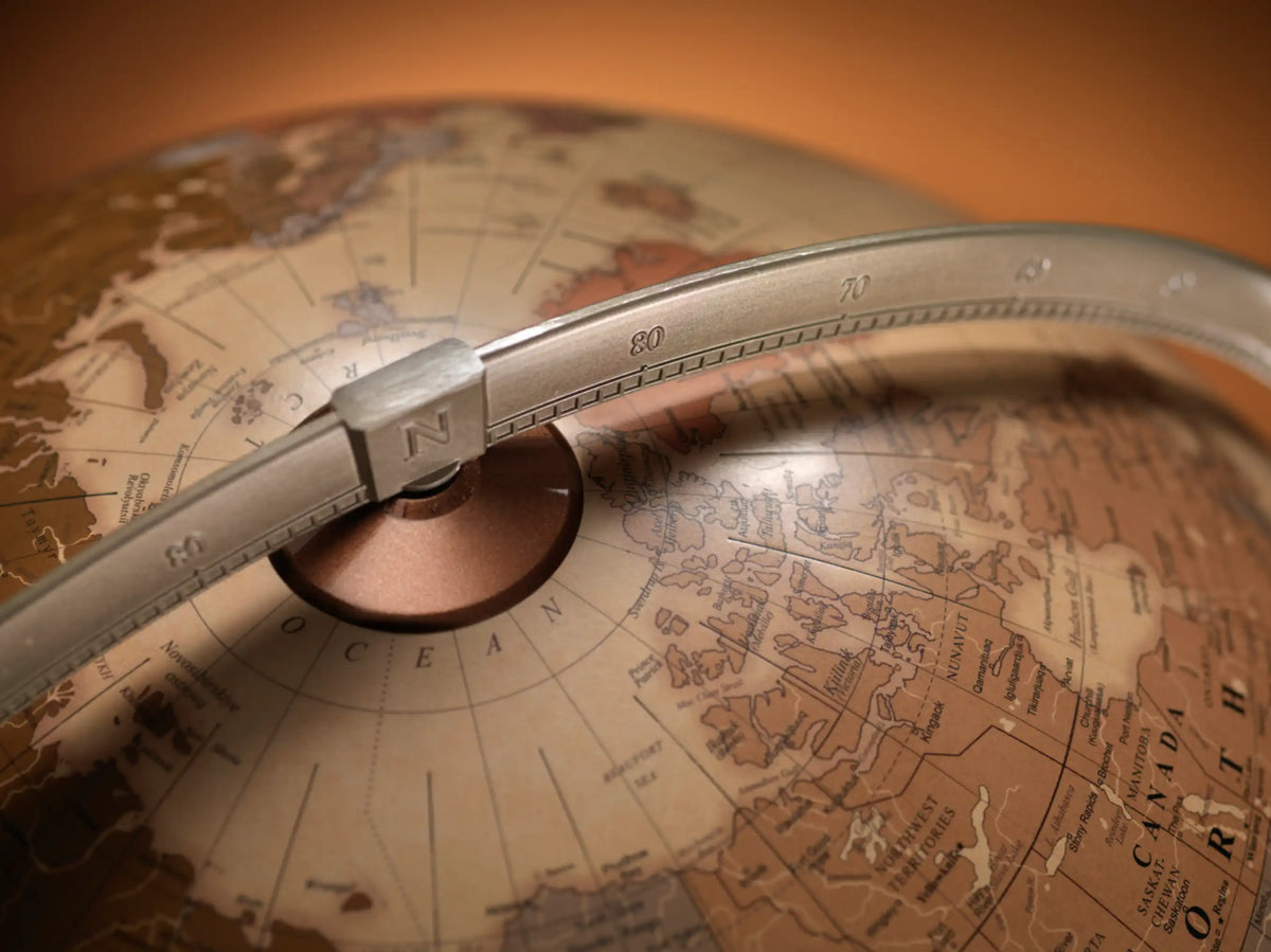 Zoffoli Sirio: close-up of the Apricot map and numbered metal meridian.