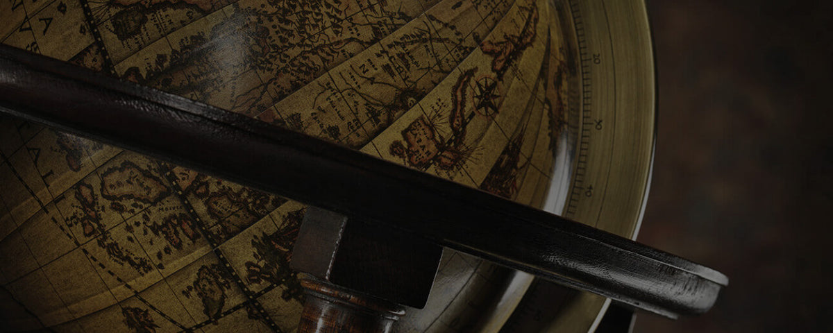 Dettaglio di un mappamondo bar Zoffoli con cartografia storica.