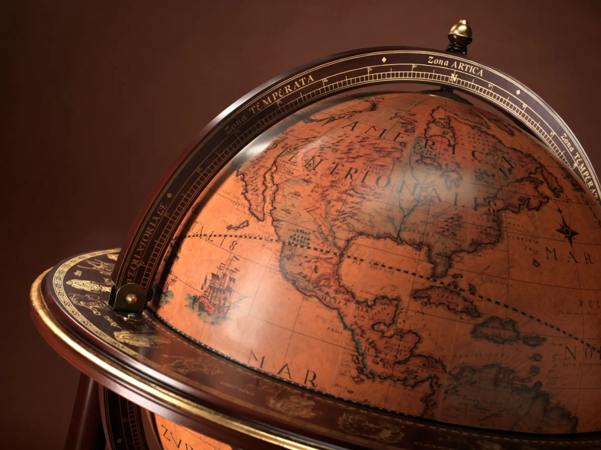 Zoffoli Afrodite: close-up of the brown world map and ornate meridian ring.