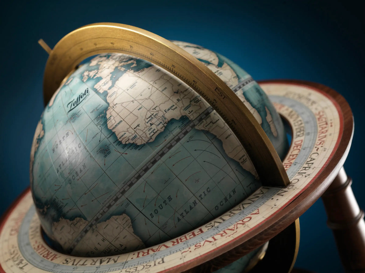 Zoffoli Cassini: detail of the blue globe, gold-coloured meridian and numbered horizontal ring.