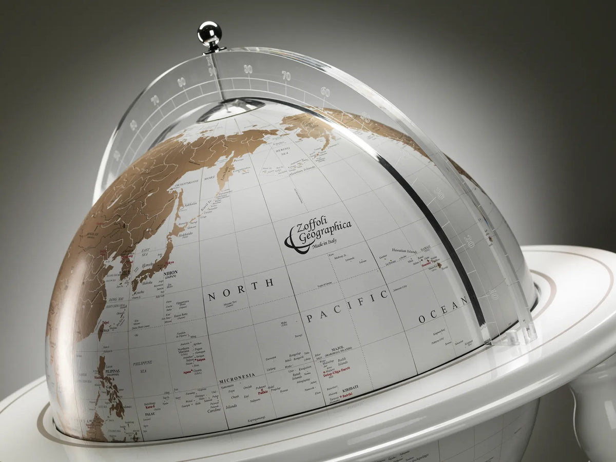 Zoffoli Elegance: close-up of the White globe's white-and-gold map and transparent meridian.