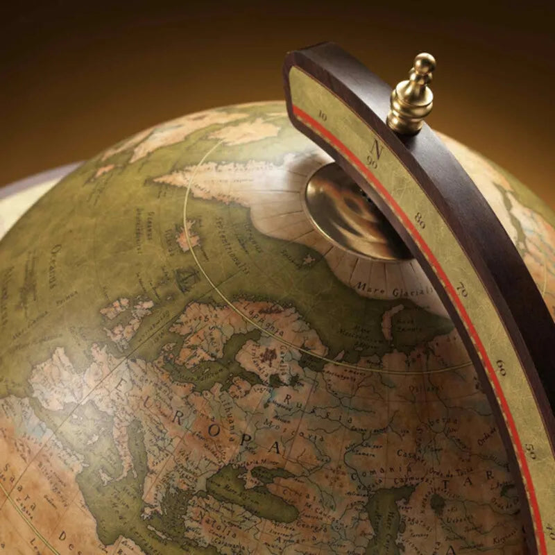 Zoffoli Explora: close-up of the Olive Green world map, wooden ring and finial.