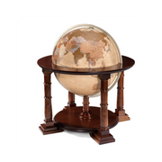 Mappamondo da terra Sirio Albicocca Zoffoli con sfera geografica e struttura a quattro sostegni in legno.