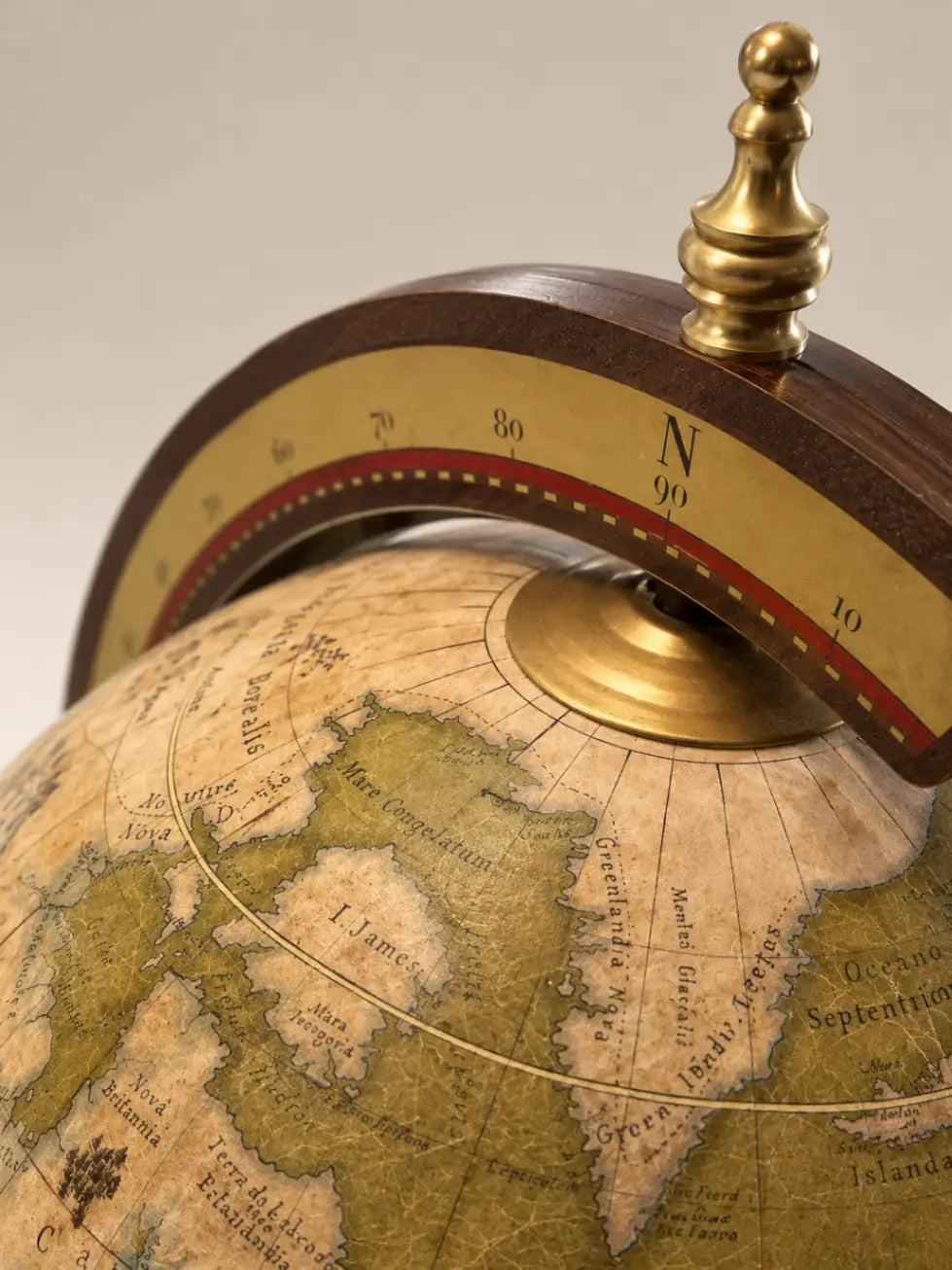 Zoffoli Explora: close-up of the Olive Green world map, ring and top finial.
