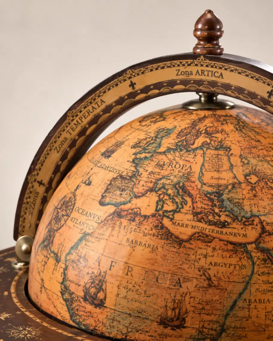 Zoffoli Minosse: close-up of the brown world map and numbered meridian ring.